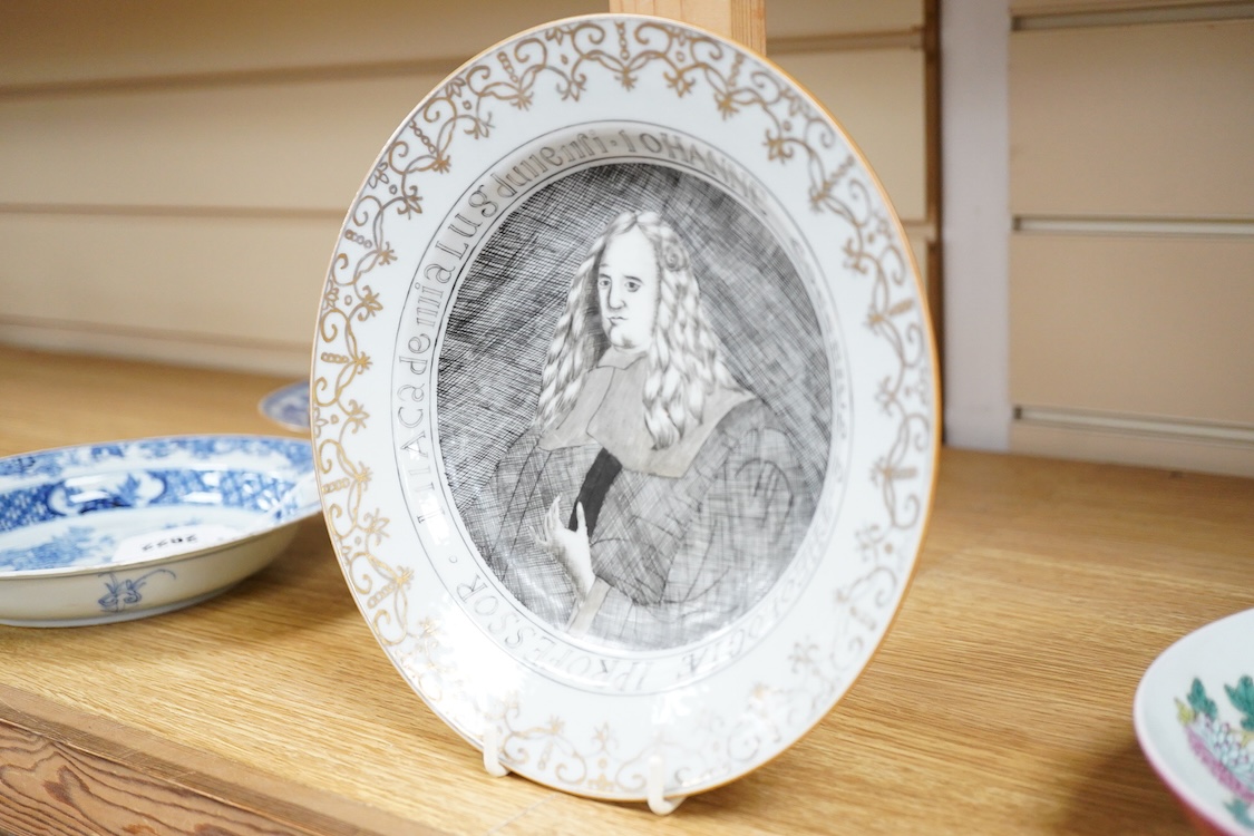 A Chinese plate, decorated for the European market, 22cm